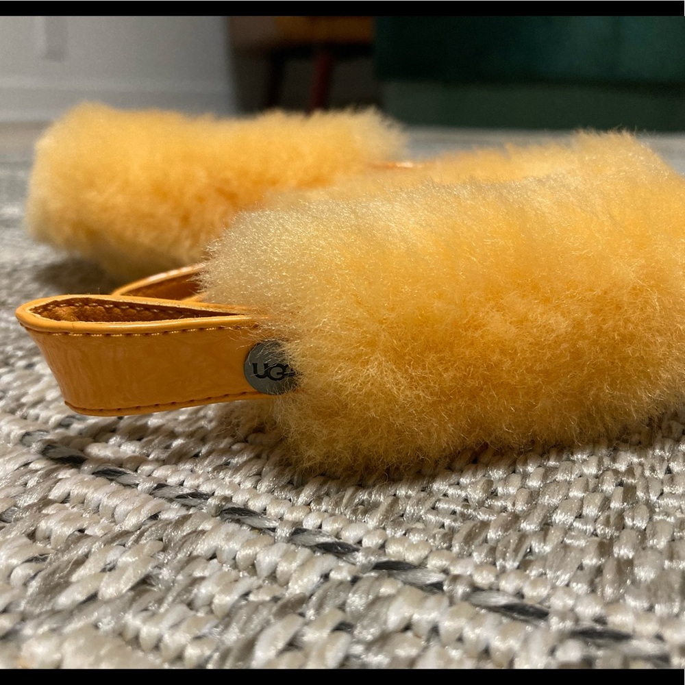 Ugg “Fluff It” detachable sandal slipper strap